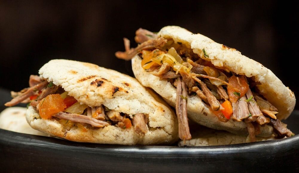 مشهورترین غذاهای خیابانی جهان | از پوتین تا سوشی کرهای و سوسیس بندری