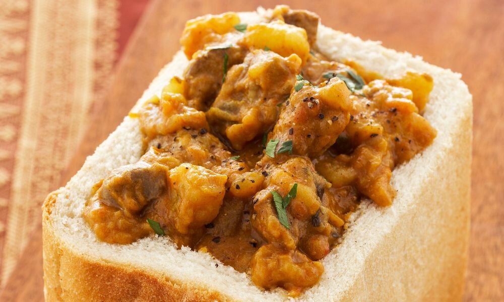 مشهورترین غذاهای خیابانی جهان | از پوتین تا سوشی کرهای و سوسیس بندری