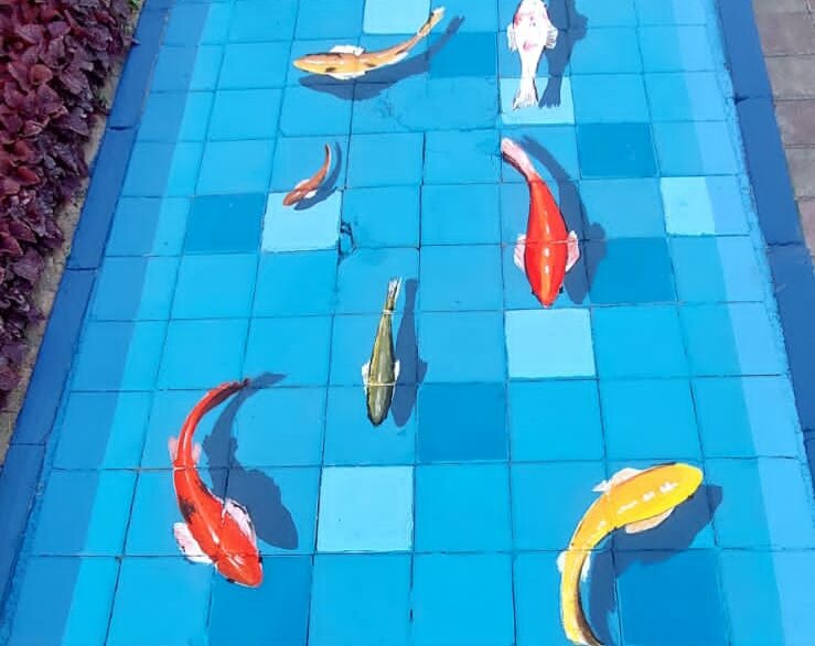 ماهی های رنگارنگ زیر پای رهگذران پایتخت