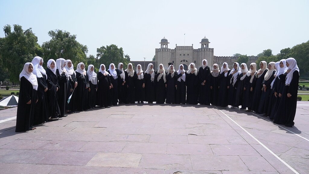 ببینید | اجراهای دیدنی سرود «سلام فرمانده» | از فراز دومین قله بلند جهان تا غرب آفریقا