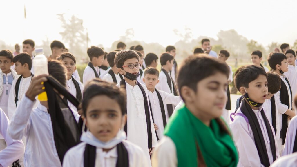 ببینید | اجراهای دیدنی سرود «سلام فرمانده» | از فراز دومین قله بلند جهان تا غرب آفریقا