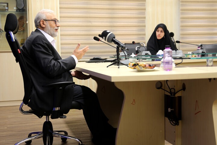 آمریکاییها نفتمان را دست دوم میخرند | دوستی خود با خاتمی و موسوی را تمام کردم | چرا ایران از عراق غرامت نمیگیرد؟ | نمره لاریجانی به دولت رئیسی؟