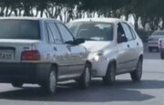 ببینید | زورآزمایی دو خودرو در شیراز وسط اتوبان | راننده خلافکار کوتاه نمی‌آید!