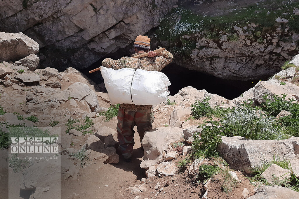 ببینید | اینجا محل عبور فرشتگان است، زمین را آلوده نکنید | غاری که به احترام آب پابرهنه وارد آن میشدند | صعود تا آشیانه عقاب و غار یخی درفک