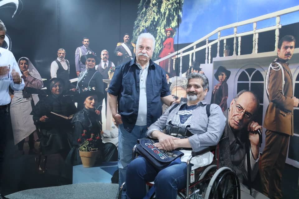 احوالپرسی از بازیگری که در حین اجرا در تئاتر شهر پا و کمرش آسیب جدی دید | ۲ سال باید تحت درمان باشم