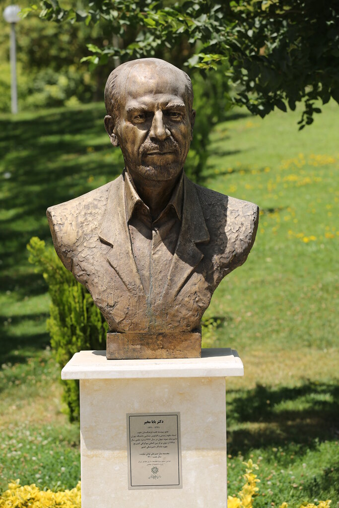 دورهمی مشاهیر معاصر در کتابخانه ملی