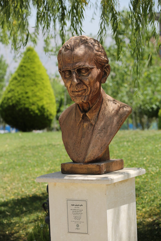 دورهمی مشاهیر معاصر در کتابخانه ملی