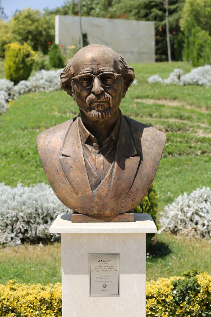 دورهمی مشاهیر معاصر در کتابخانه ملی