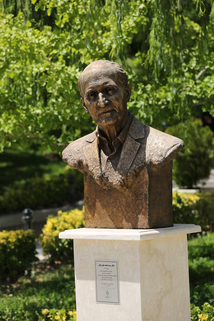 دورهمی مشاهیر معاصر در کتابخانه ملی