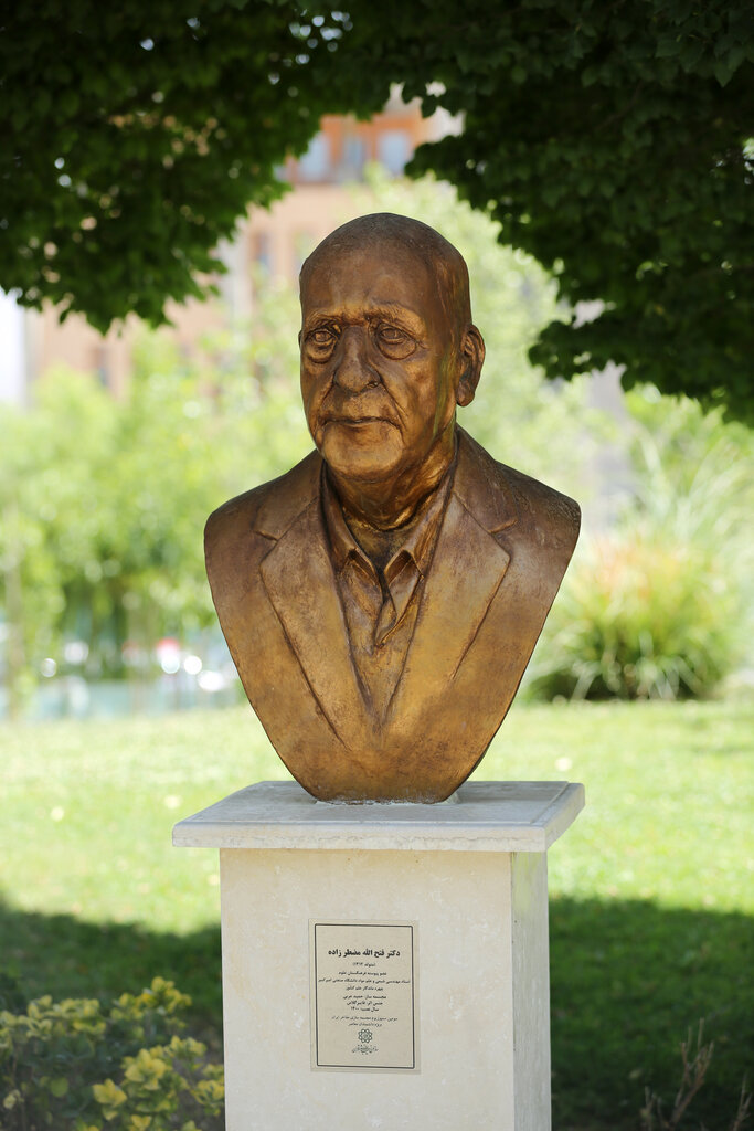 دورهمی مشاهیر معاصر در کتابخانه ملی