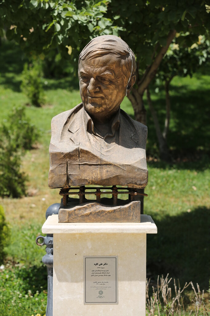 دورهمی مشاهیر معاصر در کتابخانه ملی