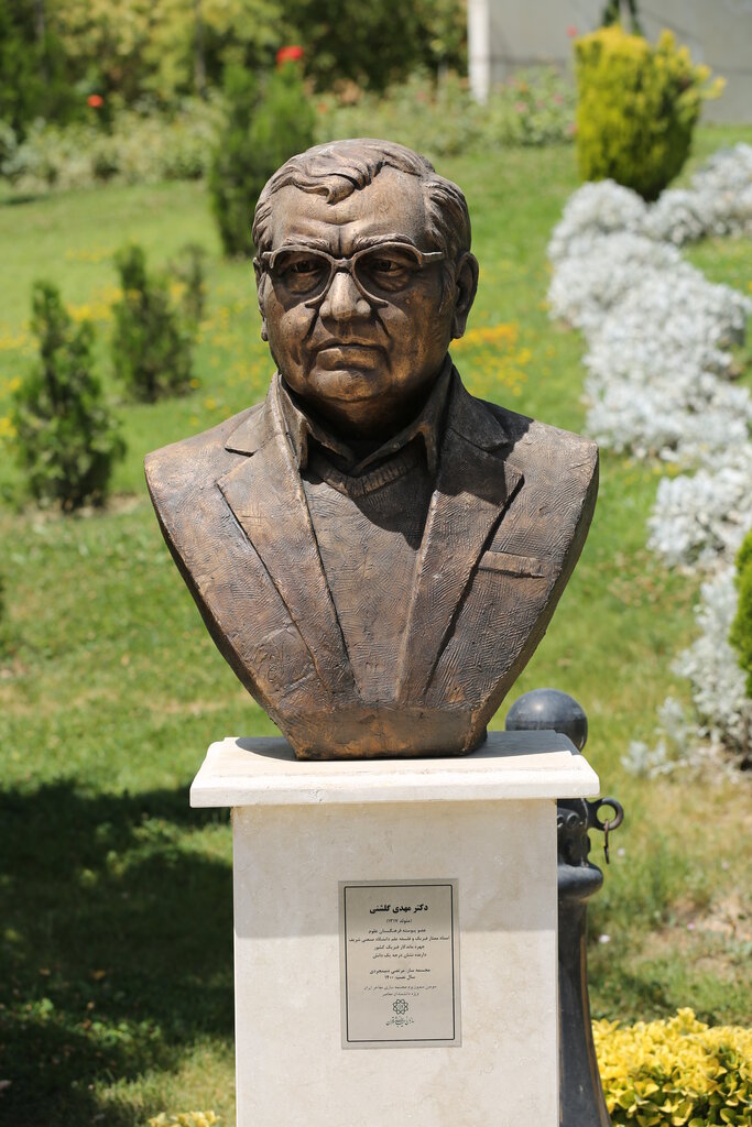 دورهمی مشاهیر معاصر در کتابخانه ملی