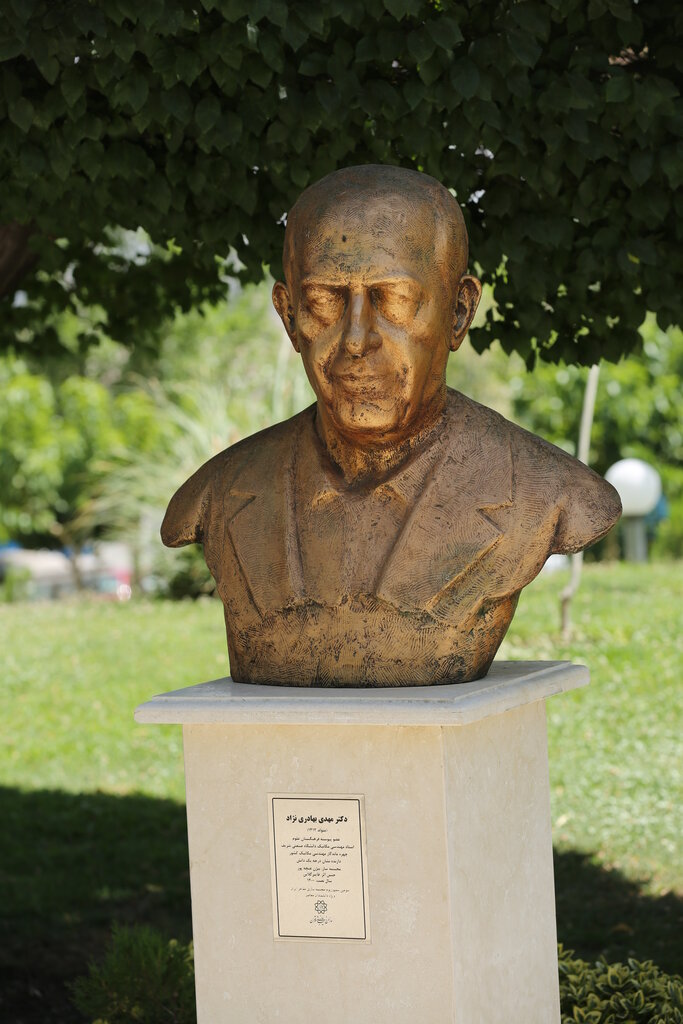 دورهمی مشاهیر معاصر در کتابخانه ملی