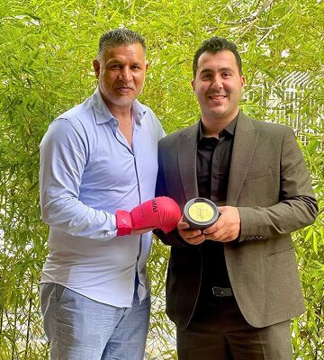 عکس | هدیه خاص قهرمان المپیک به علی دایی | اسطوره فوتبال ایران سورپرایز شد