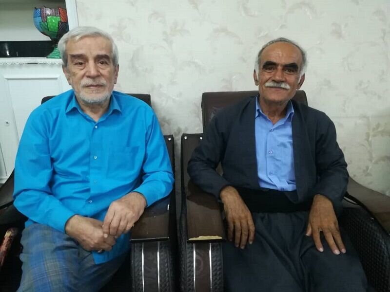 دیدار دانش‌آموز و معلم پس از ۵۸ سال در مشهد