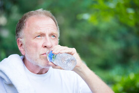 خطرات قلبی گرمای شدید | حتی اگر تشنه نیستید؛ آب بنوشید