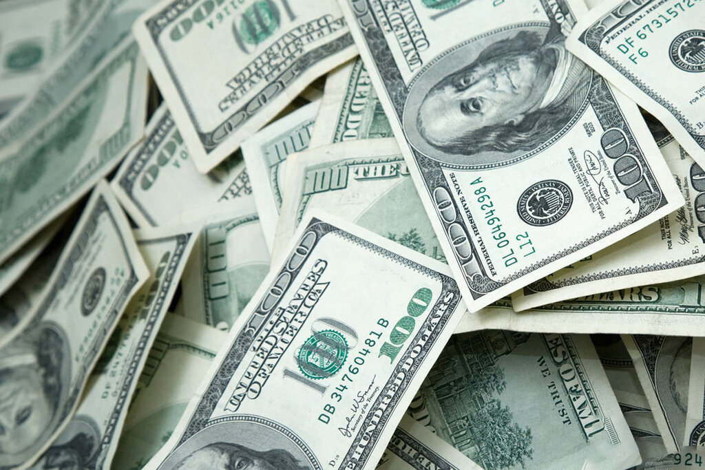 دلار در معاملات امروز چقدر قیمت خورد؟ | جدیدترین تغییرات قیمتی دلار و یورو؛ ۲۵ تیر ۱۴۰۱ - همشهری آنلاین