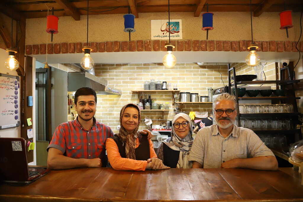 کافه رستوران خانه کابل 5 خانه کابل» در تهران؛ اینجا چه خبر است؟ | به ما نگویید «افغانی» | افغانستان فقط طالبان نیست | نان و پیاز میخوریم دست دراز نمیکنیم - همشهری آنلاین