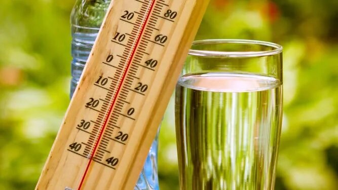 ۷ نشانه رایجی که میگوید بدنمان به آب بیشتری نیاز دارد