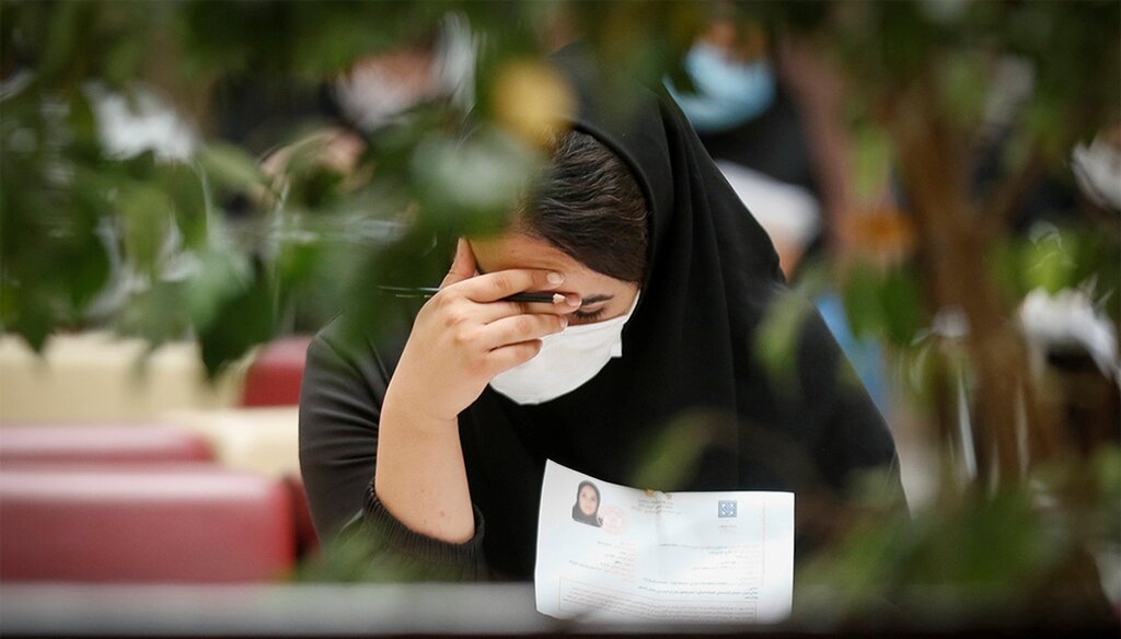 خودکار، فلش، پریز ، کارت ویزا و هندزفری نامرئی برای تقلب در جلسه کنکور | فروش سوالات کنکور واقعیت دارد؟