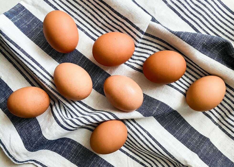راه‌هایی برای تشخیص تخم مرغ سالم | این تخم مرغ ها را هرگز مصرف نکنید | وجود لکه‌های خون در تخم‌ مرغ نشانه چیست؟
