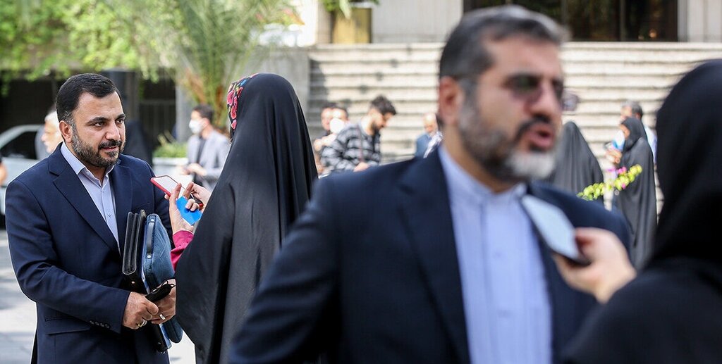 گپوگفت دولتمردان و خبرنگاران درباره «برادران لیلا»، «حقوق بازنشستهها» و «یارانهها» حياط دولت