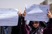 تصاویر راهپیمایی مردم شیراز در واکنش به کشف حجاب در بلوار چمران | سئوال جنجالی در پلاکاردهای اعتراضی شیرازی‌ها