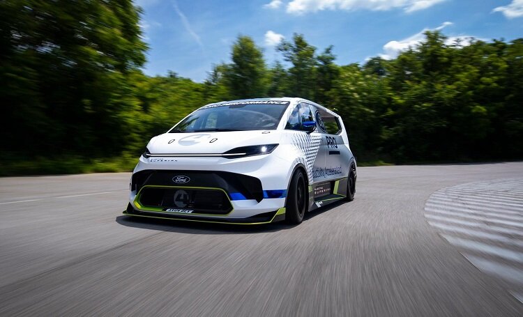 تصاویری از سریعترین و قدرتمندترین ون برقی جهان | سوپر ون ۴ فورد از راه میرسد