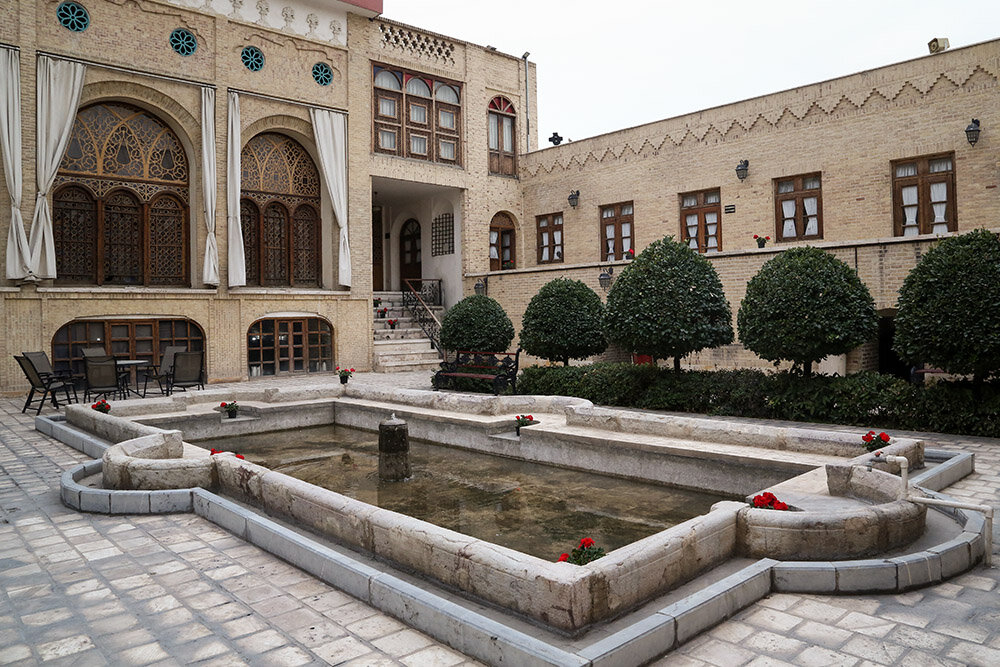 خاطرهبازی با طهران قدیم در چاله میدان | چگونه از عمارت ۱۰۰ ساله قجری تهران دیدن کنیم؟