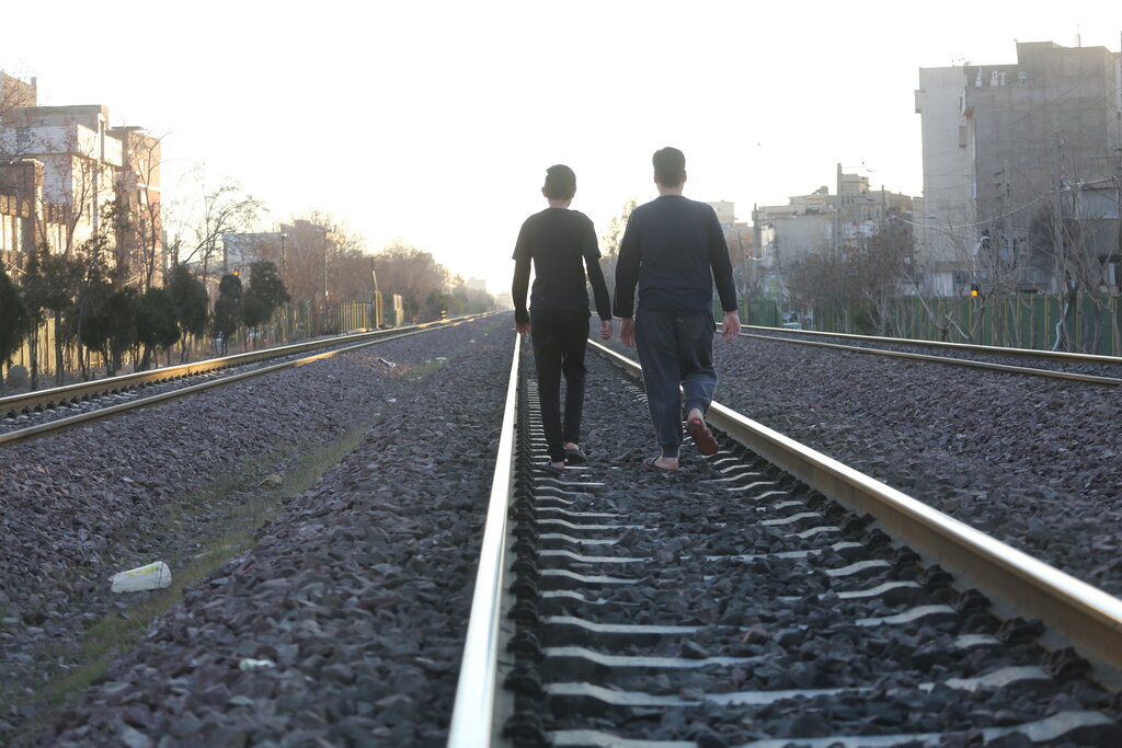 همبازیهای قطارها کجایند؟ | سکه زیر چرخ قطار ۲برابر میشود! | شهیدمطهری: چرا به قطار سنگ میزنند؟!