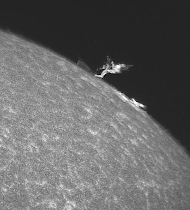 ببینید | گردبادی باورنکردنی در سطح خورشید با ارتفاعی خیرهکننده