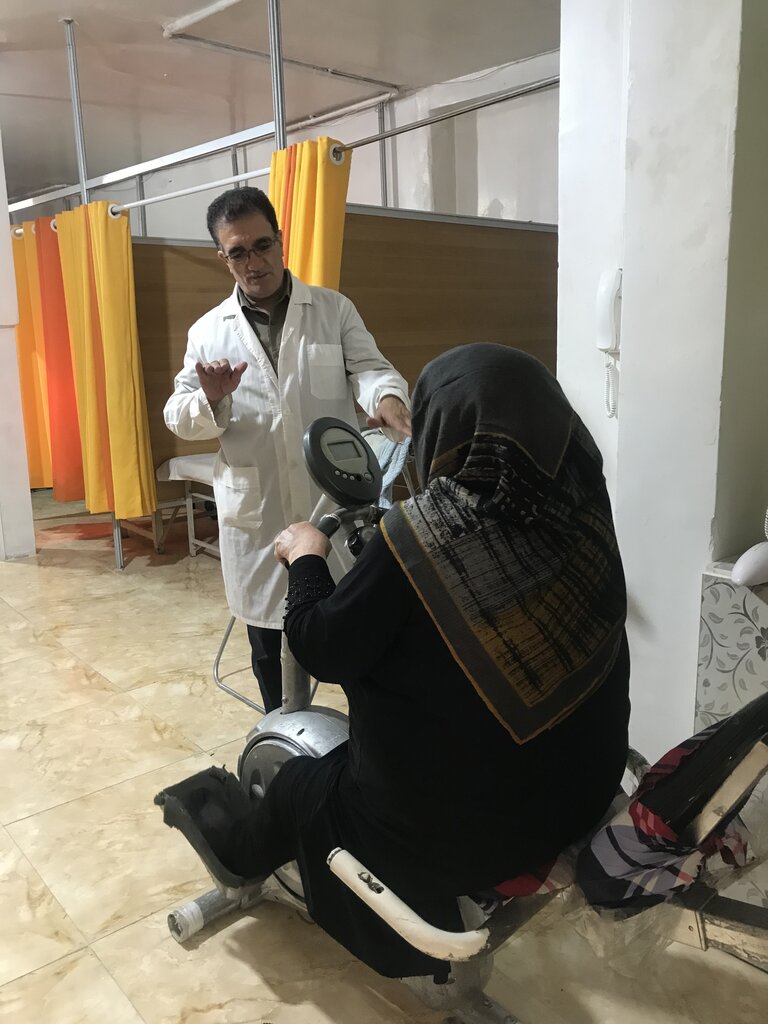 شنیدنیهای یک قرار بیستساله | فیزیوتراپی متفاوت به سبک آقای جانباز