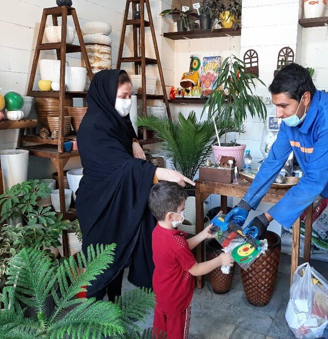 چرا در این منطقه زباله کم است؟ | هر شهروند تهرانی روزانه چقدر زباله تولید میکند؟ | محلههایی که عنوان کمترین تولیدپسماند خشک و تر در روز را دارند
