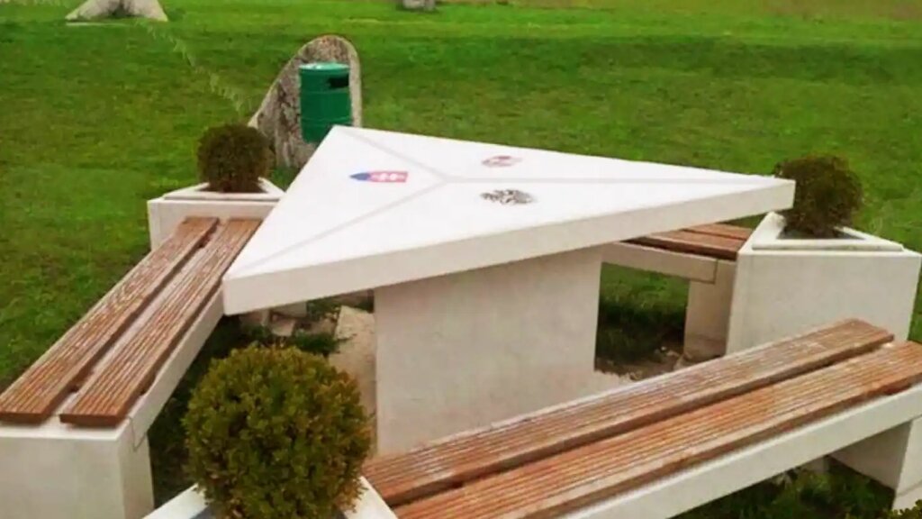 تصاویر سرگرمکنندهترین مرزهای بینالمللی ؛ از دیوار والیبال تا زیپلاین روی رودخانه | مرزها همیشه محل جدایی نیستند