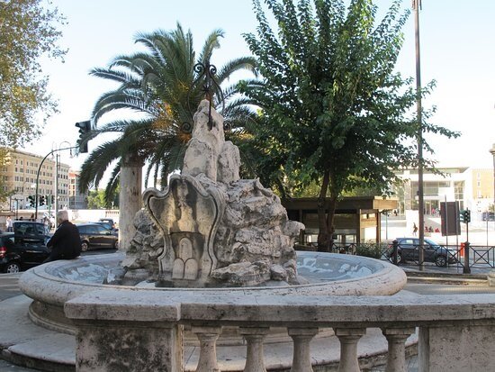 تصاویری از خشکسالی عجیب در ایتالیا | آب فوارهها هم جیرهبندی شد!