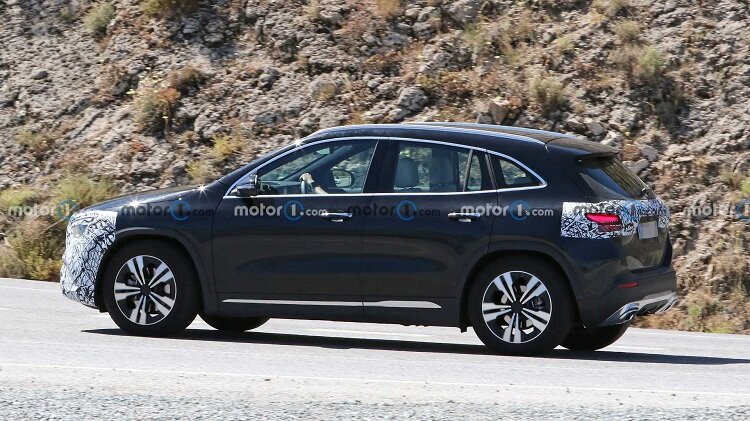 عکسهای جاسوسی از مرسدس GLA-Class جدید | تغییرات اندک زیر استتار سنگین