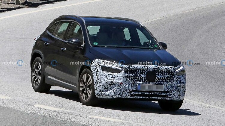 عکسهای جاسوسی از مرسدس GLA-Class جدید | تغییرات اندک زیر استتار سنگین