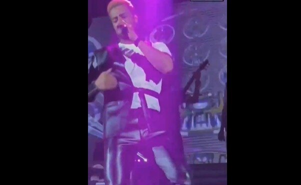 توضیحات خواننده ماکان بند درباره لباس جنجالی و کپی برداریاش از بی تی اس