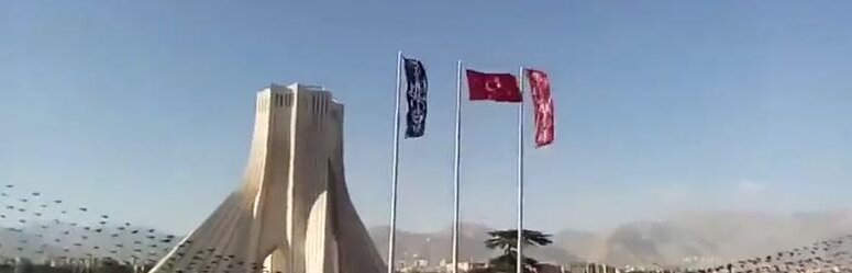جنجال سازی به خاطر اهتزاز پرچم عراق در تهران؛ ایران را به عراق هم فروختند؟! | چند تصویر و اصل ماجرا