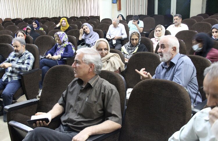 این مدرس حوزه علمیه حافظ درس میدهد | تفسیر و تدریس برای مسیحیان و ایرانیان