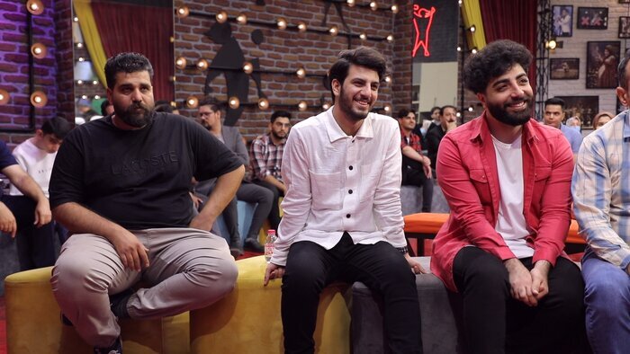 در پشت صحنه «عصر جدید» چه خبر است؟ | از کلکلهای علیخانی با شرکتکنندگان تا پیکنیک خانوادگی در استادیوم