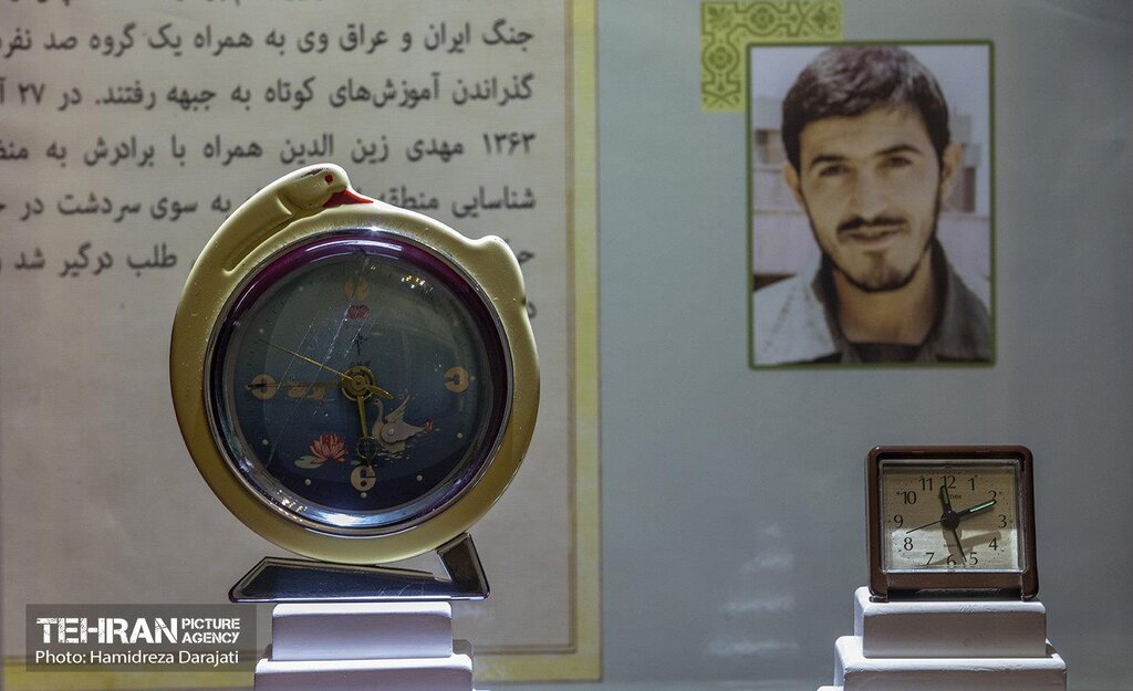 ساعت های اهدایی از طرف خانواده شهیدباکری و خانواده شهید یاسینی به موزه زمان