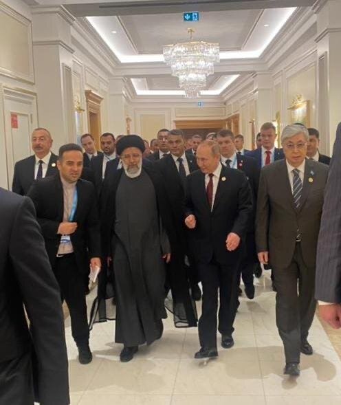 تصویر جالب از رئیسی و پوتین؛ صحبت در گوشی یا روبوسی؟