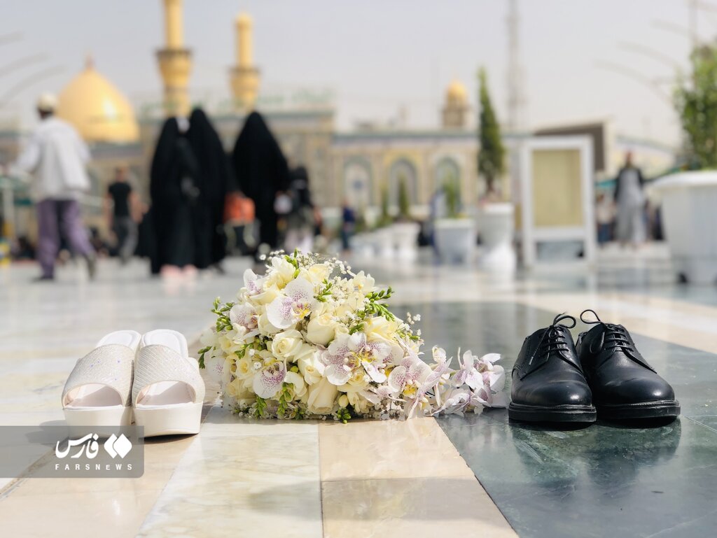 عکس| جالبترین کارت عروسی؛ شما دعوتید به زیارت | ماجرای دستهگلی که از حرم اباعبدالله رسید | این عروس و داماد عروسیشان را در بینالحرمین برگزار کردند