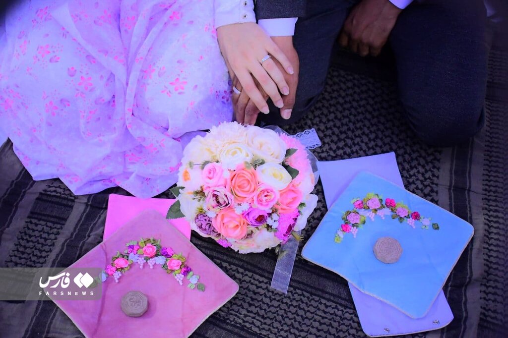 عکس| جالبترین کارت عروسی؛ شما دعوتید به زیارت | ماجرای دستهگلی که از حرم اباعبدالله رسید | این عروس و داماد عروسیشان را در بینالحرمین برگزار کردند