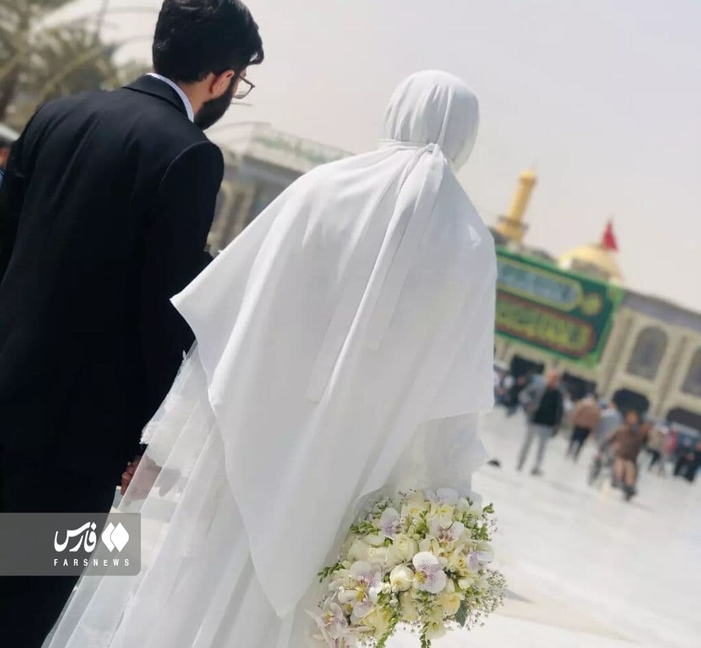 عکس| جالبترین کارت عروسی؛ شما دعوتید به زیارت | ماجرای دستهگلی که از حرم اباعبدالله رسید | این عروس و داماد عروسیشان را در بینالحرمین برگزار کردند