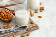 پرطرفدارترین شیر غیر لبنی ؛ فواید و مضرات شیر بادام که باید بدانید