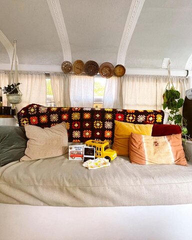 شروع یک زندگی در خانه اتوبوسی !!؟؟؟!! شروع یک زندگی در خانه اتوبوسی !!؟؟؟!!