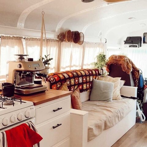 شروع یک زندگی در خانه اتوبوسی !!؟؟؟!! شروع یک زندگی در خانه اتوبوسی !!؟؟؟!!