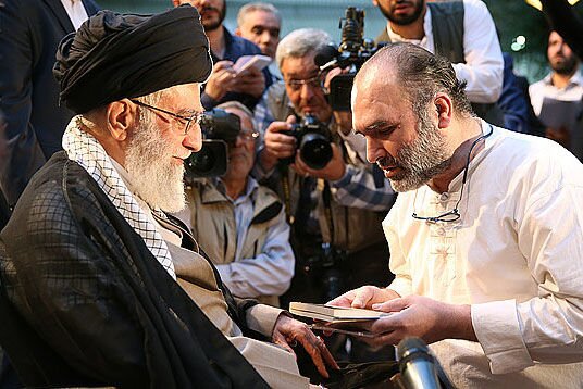 تصاویر عکاس ایرانی که با «بن لادن» زندگی کرد | ناگفته‌های رضا برجی از روزهای جنگ | با کارت ارشاد خبرنگار ارتش ایتالیا شدیم!